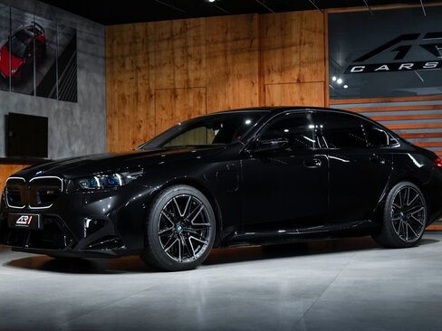 BMW M5 Sedan / Limuzína 4,4 l 535 kw