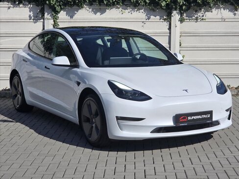 Tesla Model 3 Sedan / Limuzína 0,0 208 kw