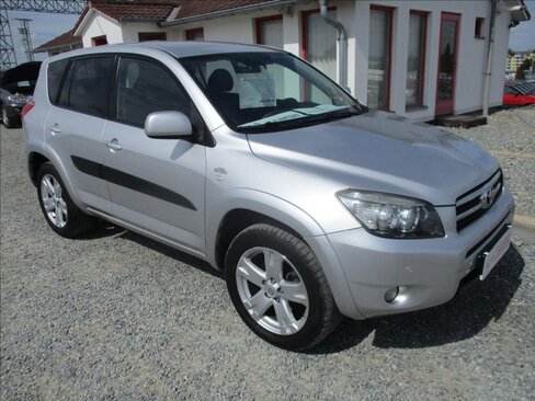 Toyota RAV4 SUV / Terénní 2,2 l 130 kw