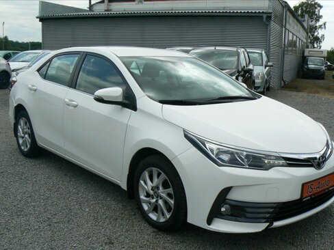 Toyota Corolla Sedan / Limuzína 1,6 l 97 kw