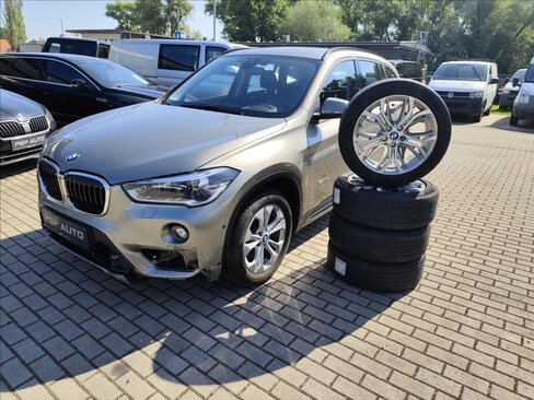BMW X1 Kombi 1,5 l 103 kw