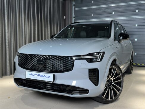 Volvo XC90 SUV / Terénní 2,0 l 299 kw