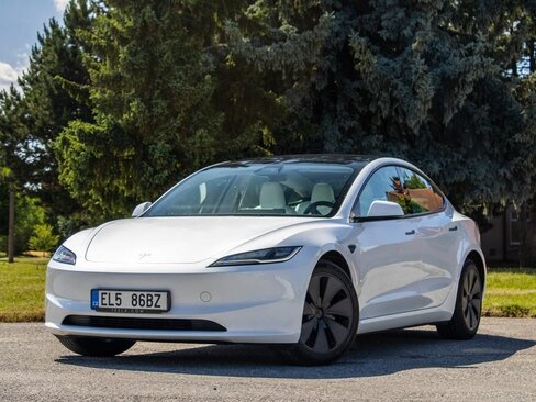 Tesla Model 3 Sedan / Limuzína 0,0 158 kw
