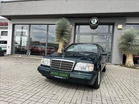 Mercedes-Benz Třídy E Kupé 3,2 l 162 kw