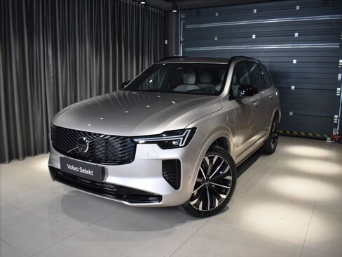 Volvo XC90 SUV / Terénní 2,0 l 228 kw
