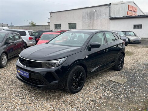 Opel Grandland SUV / Terénní 1,2 l 100 kw