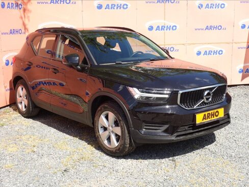 Volvo XC40 SUV / Terénní 2,0 l 110 kw