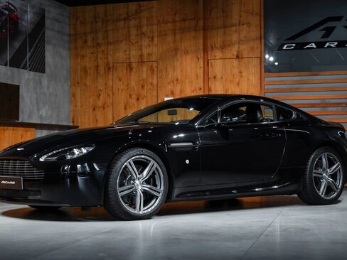 Aston Martin V8 Vantage Kupé 4,3 l 298 kw