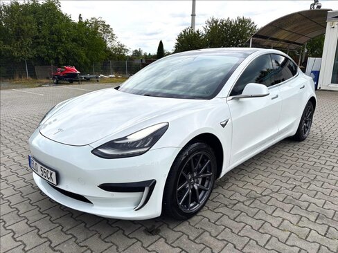 Tesla Model 3 Sedan / Limuzína 0,0 239 kw