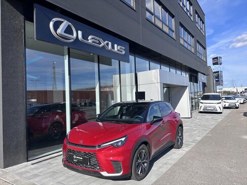 Lexus LBX SUV / Terénní 1,5 l 100 kw