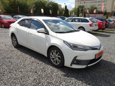 Toyota Corolla Sedan / Limuzína 1,6 l 97 kw