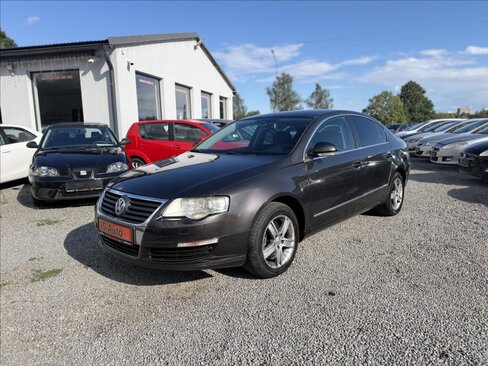 Volkswagen Passat Sedan / Limuzína 2,0 l 103 kw