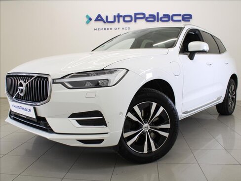 Volvo XC60 SUV / Terénní 2,0 l 250 kw