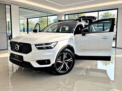 Volvo XC40 SUV / Terénní 1,5 l 192 kw