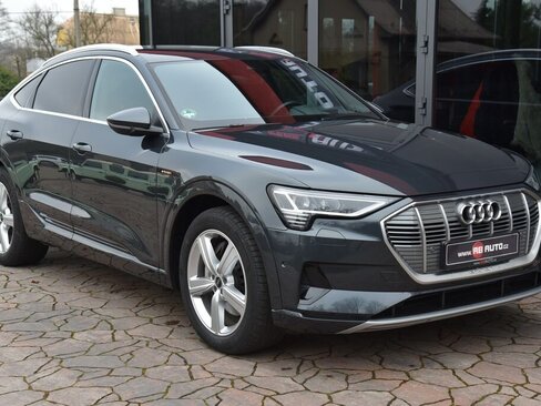 Audi e-tron SUV / Terénní 0,0 300 kw