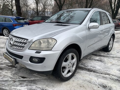Mercedes-Benz Třídy M SUV / Terénní 4,0 l 225 kw