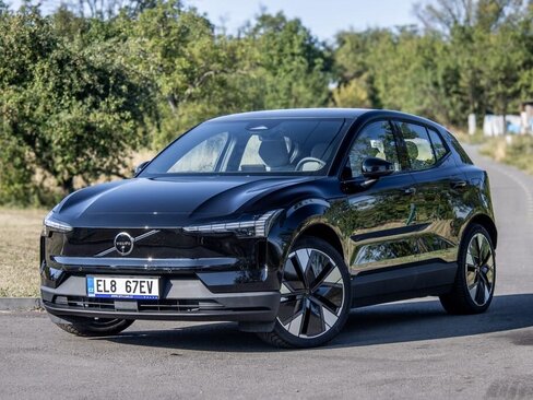 Volvo EX30 SUV / Terénní 0,0 315 kw