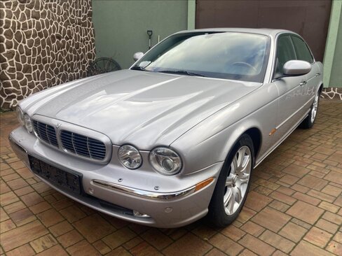 Jaguar XJ8 Sedan / Limuzína 4,2 l 219 kw