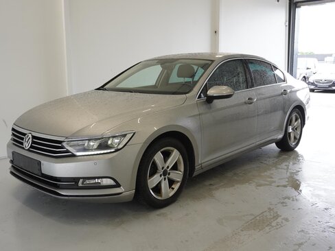 Volkswagen Passat Sedan / Limuzína 2,0 l 162 kw