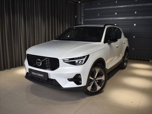 Volvo XC40 SUV / Terénní 2,0 l 120 kw