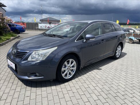 Toyota Avensis Kombi 2,0 l 93 kw