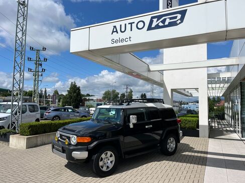 Toyota FJ SUV / Terénní 4,0 l 183 kw
