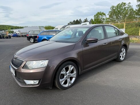 Škoda Octavia Sedan / Limuzína 1,6 l 77 kw