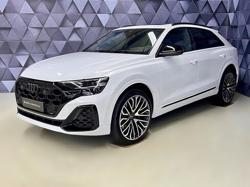 Audi Q8 SUV / Terénní 3,0 l 360 kw