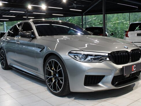 BMW M5 Sedan / Limuzína 4,4 l 460 kw