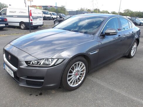 Jaguar XE Sedan / Limuzína 2,0 l 120 kw