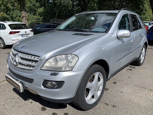 Mercedes-Benz Třídy M SUV / Terénní 4,0 l 225 kw
