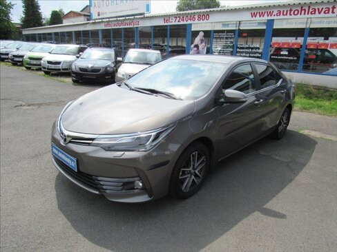 Toyota Corolla Sedan / Limuzína 1,6 l 97 kw