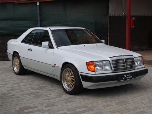 Mercedes-Benz 200 Kupé 2,0 l 90 kw