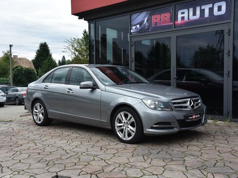 Mercedes-Benz Třídy C Sedan / Limuzína 2,1 l 100 kw