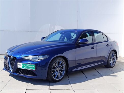 Alfa Romeo Giulia Sedan / Limuzína 2,1 l 132 kw