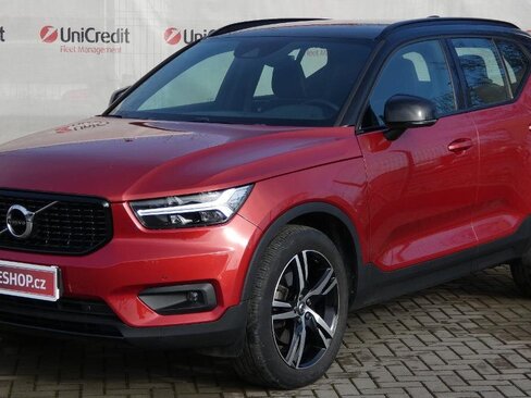 Volvo XC40 SUV / Terénní 2,0 l 145 kw