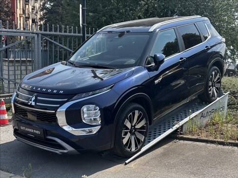 Mitsubishi Outlander SUV / Terénní 2,4 l 225 kw