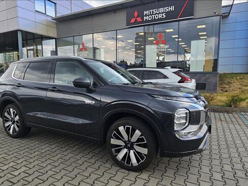 Mitsubishi Outlander SUV / Terénní 2,4 l 225 kw