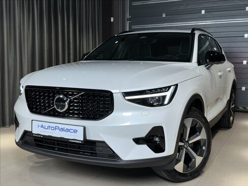 Volvo XC40 SUV / Terénní 2,0 l 145 kw