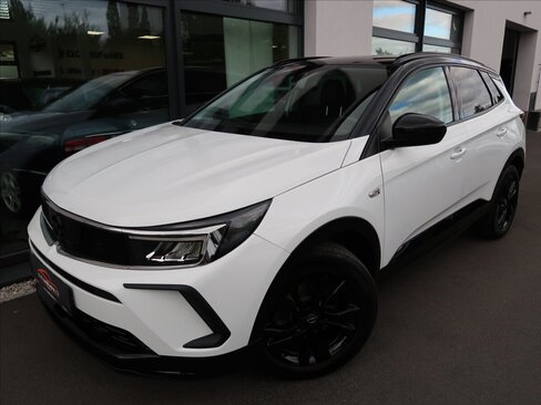 Opel Grandland SUV / Terénní 1,2 l 96 kw