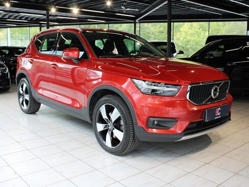Volvo XC40 SUV / Terénní 2,0 l 140 kw