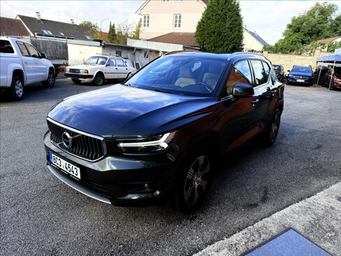 Volvo XC40 SUV / Terénní 2,0 l 140 kw