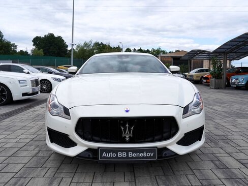 Maserati Quattroporte Sedan / Limuzína 3,0 l 302 kw