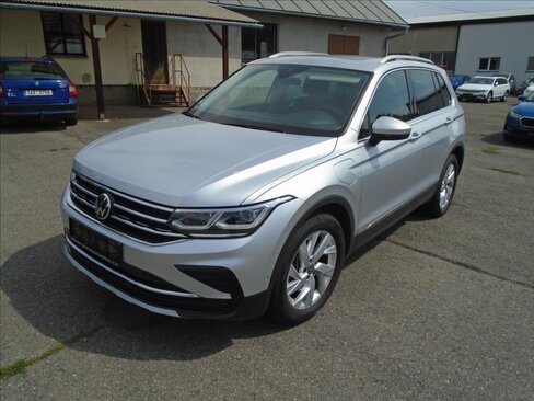 Volkswagen Tiguan SUV / Terénní 1,4 l 180 kw