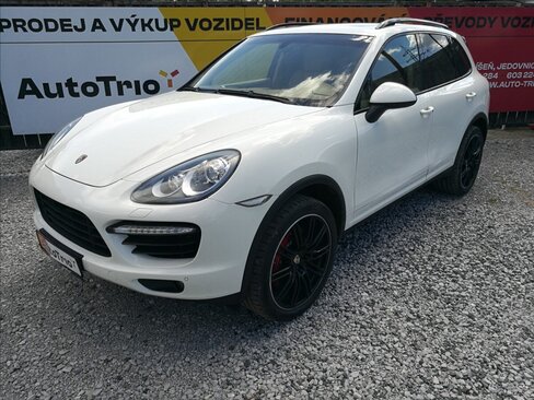 Porsche Cayenne Kombi 4,8 l 368 kw