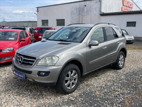 Mercedes-Benz Třídy M SUV / Terénní 3,0 l 165 kw