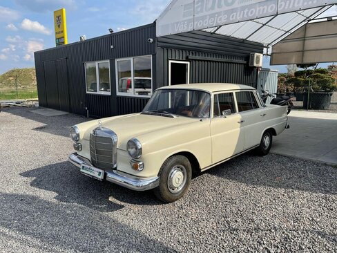 Mercedes-Benz Ostatní Sedan / Limuzína 2,0 l 55 kw