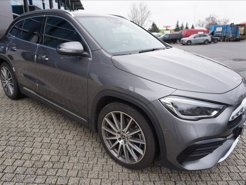 Mercedes-Benz GLA SUV / Terénní 2,0 l 165 kw