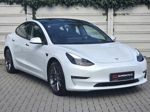 Tesla Model 3 Sedan / Limuzína 0,0 366 kw