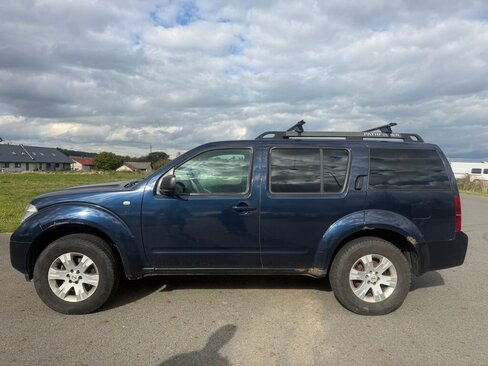 Nissan Pathfinder SUV / Terénní 2,5 l 128 kw